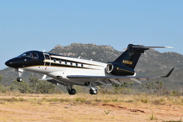 Embraer Legacy 550 (N306CM)