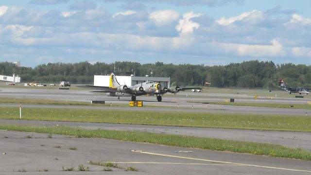 Boeing B-17 Flying Fortress —