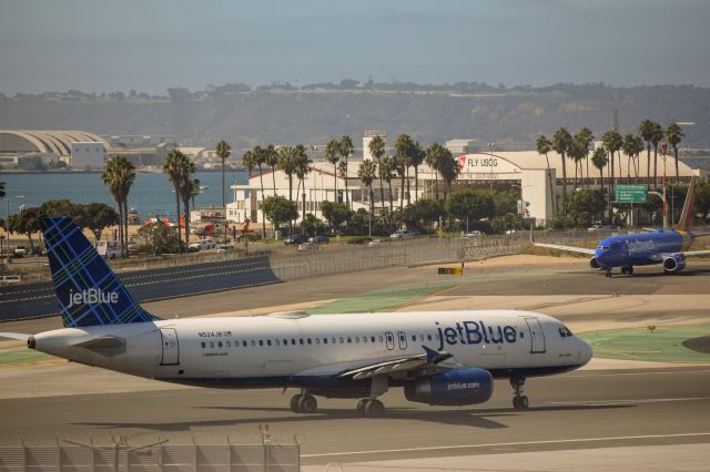 N524JB — - A Jetblue A320 limes up on runway 27 for takeoff on 9/23/21