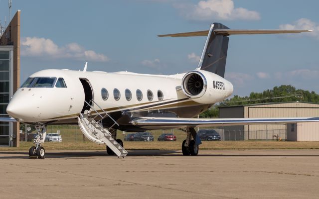 Gulfstream Aerospace Gulfstream IV (N455FX) - Flexjet 455 preparing to depart for Philadelphia.