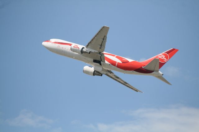 BOEING 767-200 (N999YV)