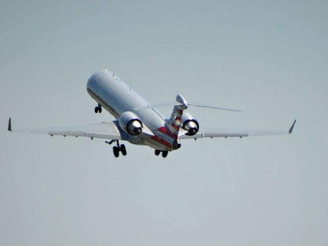 Canadair Regional Jet CRJ-700 (N523AE)