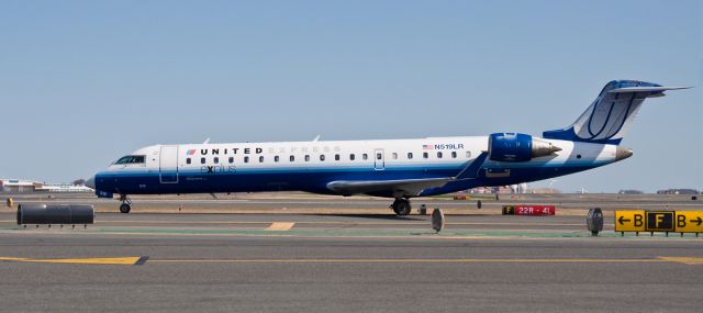 Canadair Regional Jet CRJ-700 (N519LR) - 2nd photo ever uploaded of N519LR on FlightAware.Com !