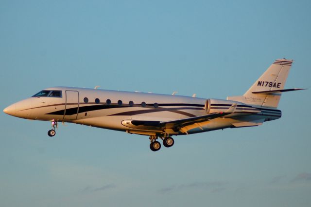 IAI Gulfstream G200 (N179AE) - Landing Baltimore 33L.