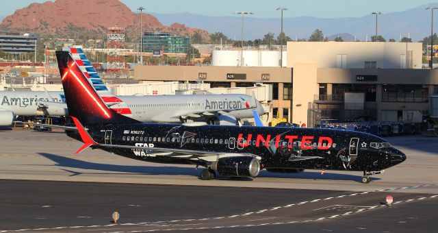 Boeing 737-800 (N36272)