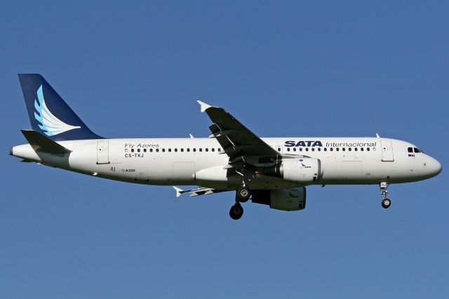 Airbus A320 (CS-TKJ)