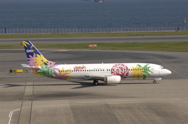 BOEING 737-400 (JA737E) - Taxi at Haneda Intl Airport on 2010/10/23 Miyazaki Title