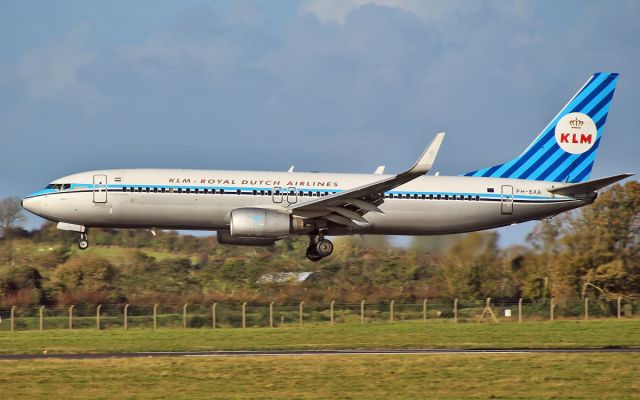 PH-BXA — - klm 738 ph-bxa retro livery about to land at shannon for a full day of training 12/11/13.