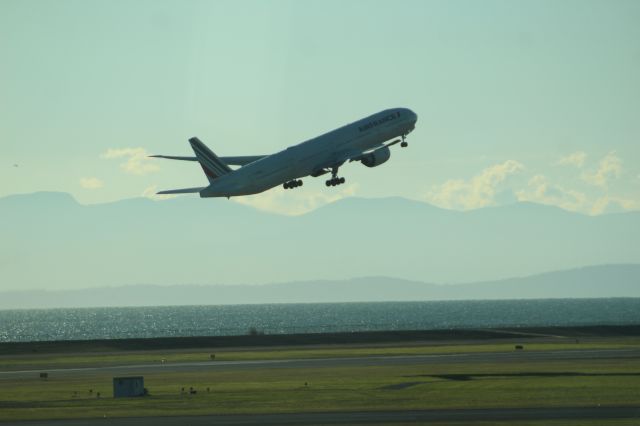 BOEING 777-300 (F-GZNC)