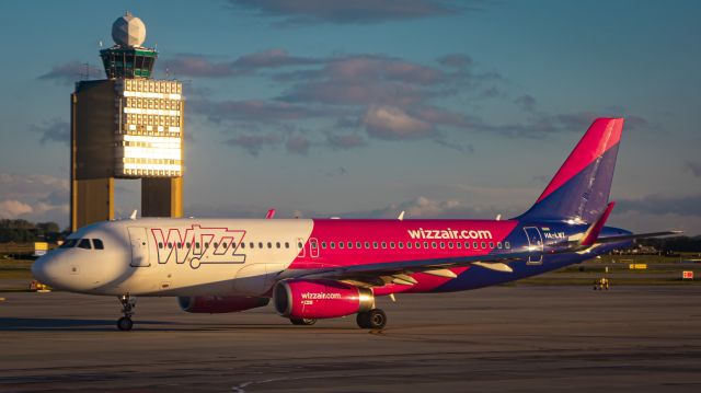 Airbus A320 (HA-LWT)
