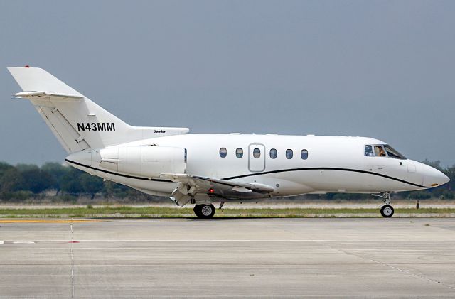 Hawker 800 (N43MM)