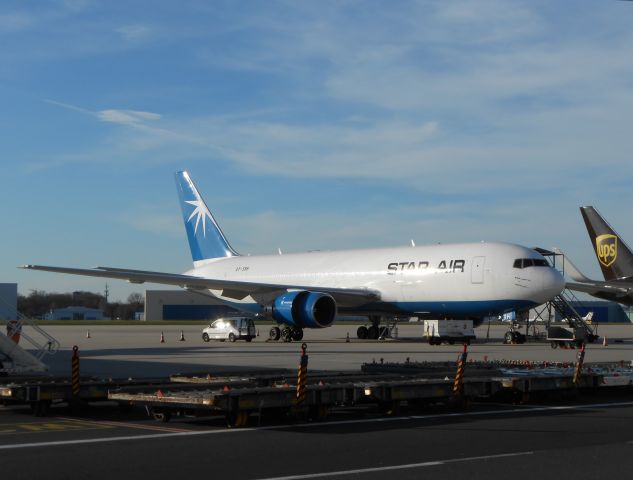BOEING 767-300 (OY-SRH)