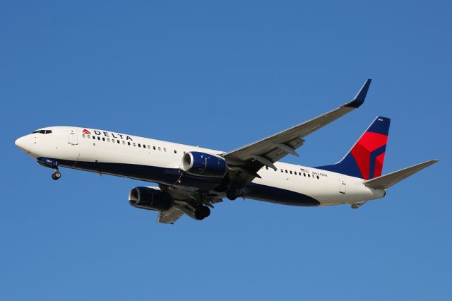 Boeing 737-900 (N824DN)