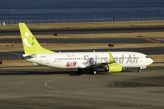 Boeing 737-800 (JA808X) - Taxing at Haneda Intl Airport on 2013/12/15 "Okinawa Yannbaru Logo"