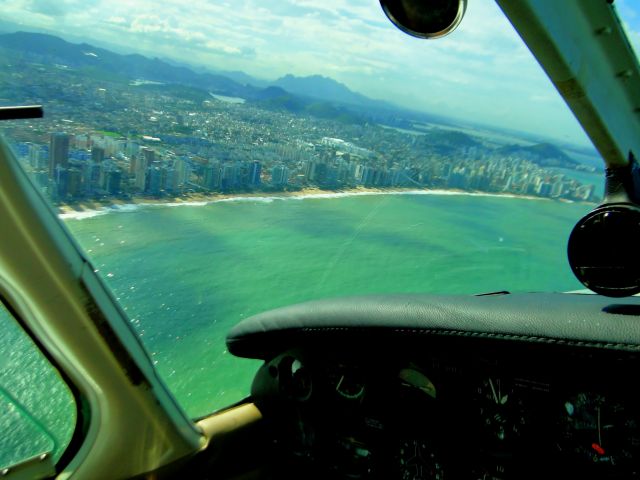 Piper Cherokee (PT-VCU) - EMBRAER TUPI