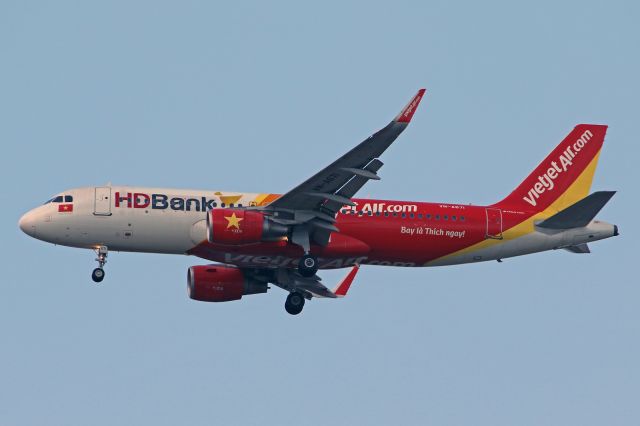 VN-A671 — - Sticker "HD Bank"