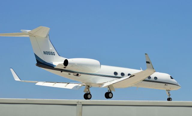 Gulfstream Aerospace Gulfstream V (N855G) - Landing on 4R Chicago Midway, July 2014.