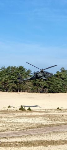 — — - Standing in Harderwijk at the Beekhuizerzand, I was suprised by this Apache practicing.