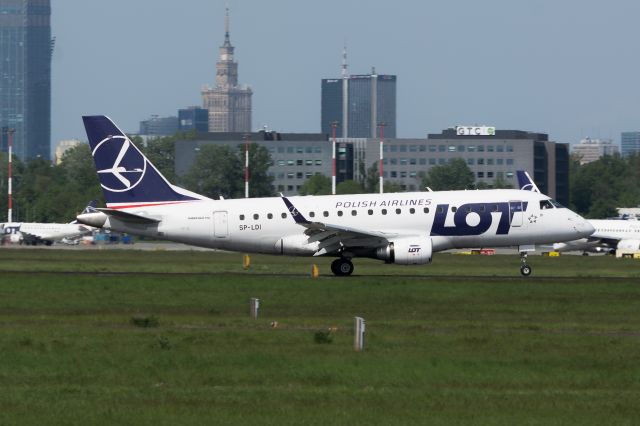 Embraer 170/175 (SP-LDI) - WAW SPOTTING