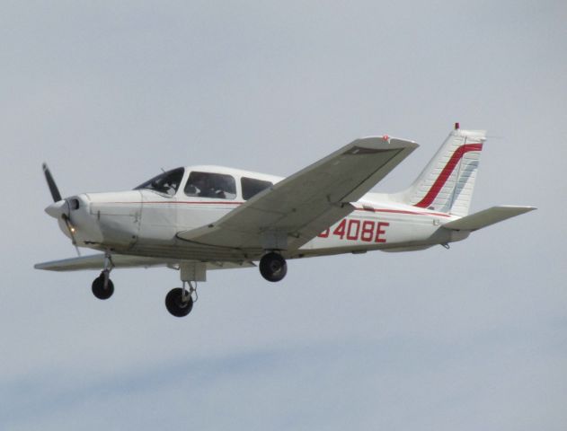 Piper Cherokee (N8408E) - Landing RWY 30