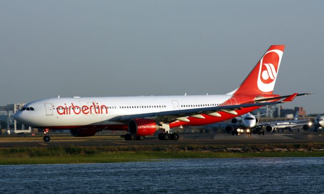 Airbus A330-200 (D-ALPJ)