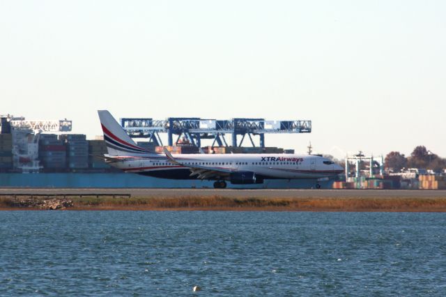 Boeing 737-800 (N625XA)