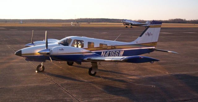 Piper Seneca (N4166W)