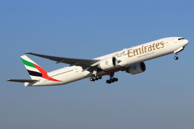 BOEING 777-300ER (A6-EQD)