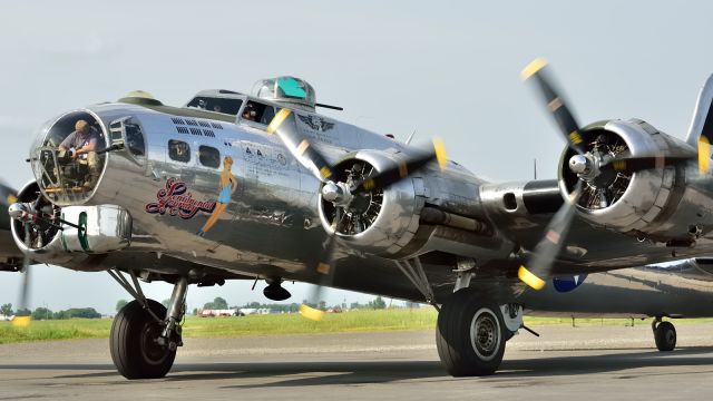 Boeing B-17 Flying Fortress (N9323Z)