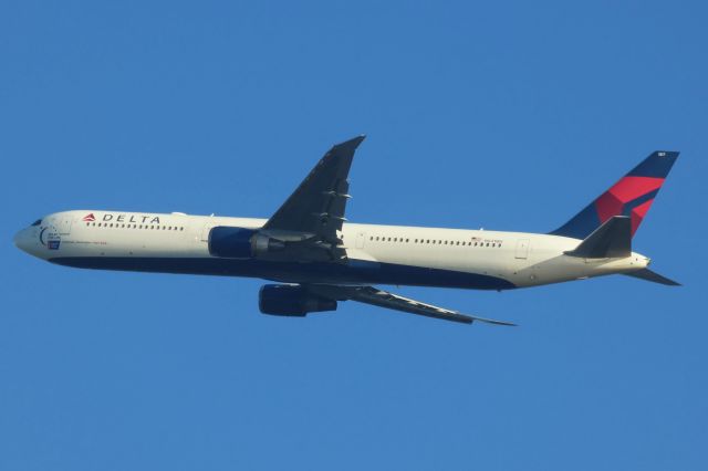 BOEING 767-400 (N841MH)