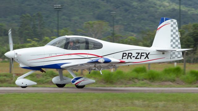 Vans RV-10 (PR-ZFX)