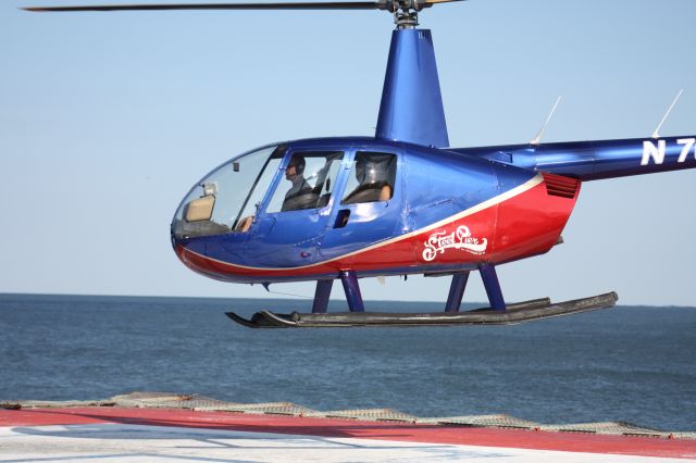 Robinson R-44 (N702TF) - Steel Pier Rides - Steel Pier, Atlantic City, NJ