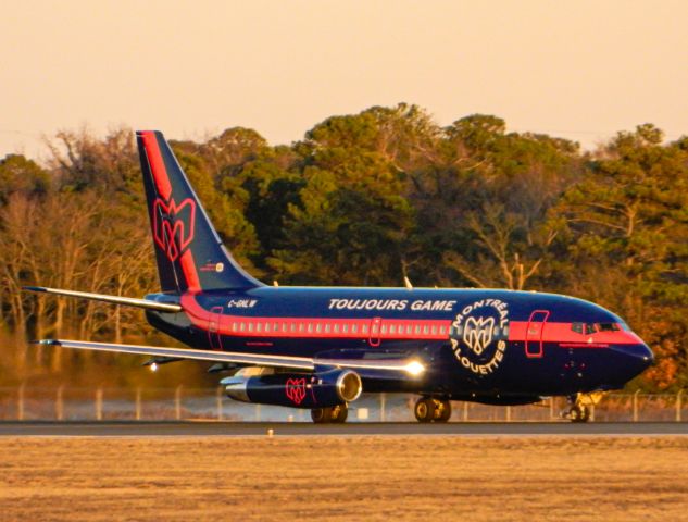 Boeing 737-200 (C-GNLW)