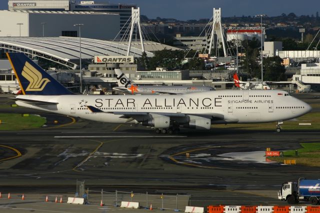 Boeing 747-400 (9V-SPP)