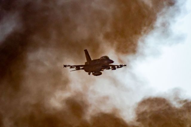 Lockheed F-16 Fighting Falcon —