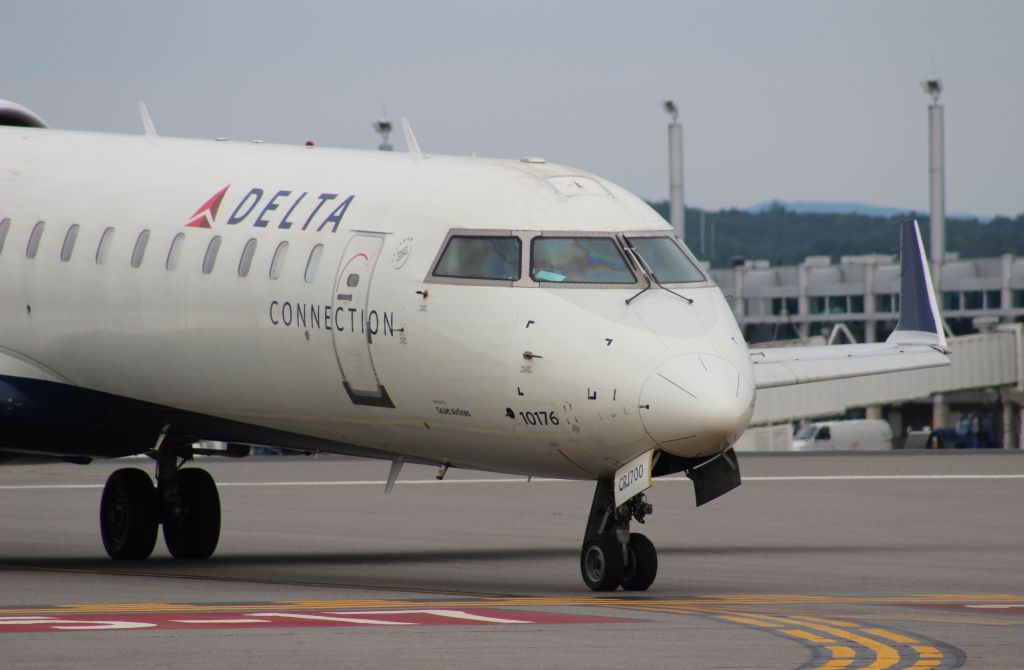 Canadair Regional Jet CRJ-900 (N669CA)