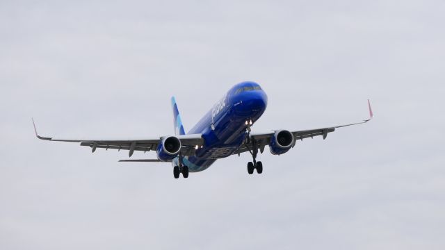 Airbus A321 (N975JT)