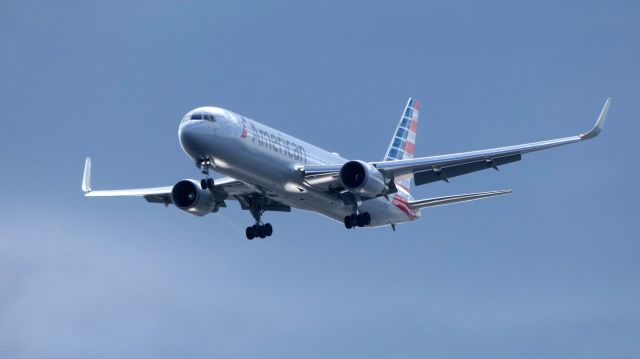 BOEING 767-300 (N398AN) - On final is this 1999 American Airlines Boeing 767-323 in the Summer of 2019.