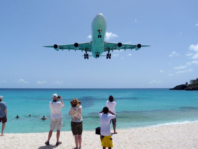 Airbus A340-300 (F-GLZO)