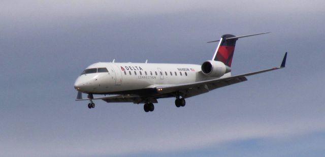 Canadair Regional Jet CRJ-200 (N4485W) - Landing on 34R