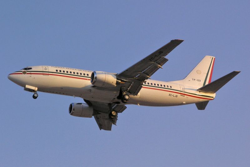 Boeing 737-700 (XC-LJG)