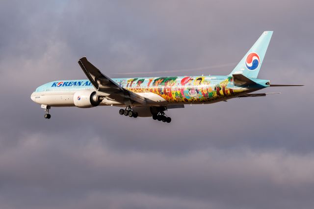 — — - KAL Flt 31 arrives at KDFW sporting the "8th Childrens Drawing Contest" livery