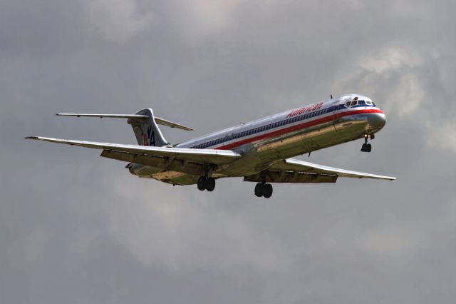 McDonnell Douglas MD-80 (N481AA)