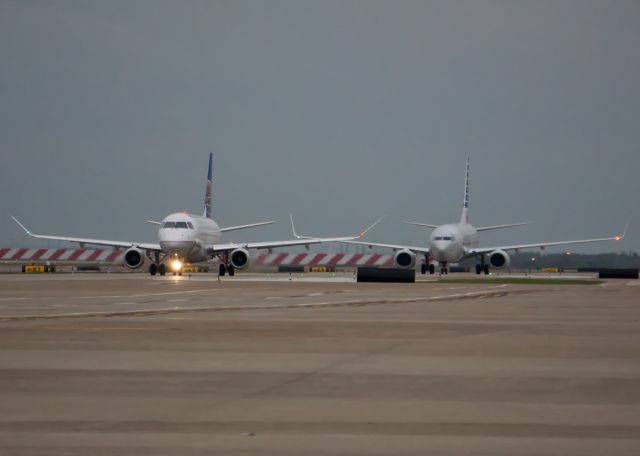 — — - E175 and 737-800