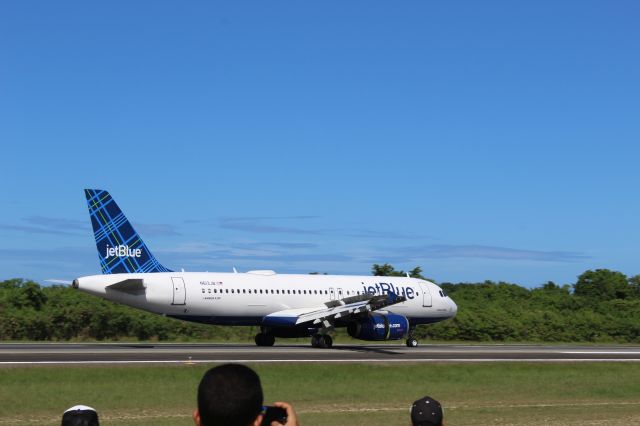 Airbus A320 (N613JB)