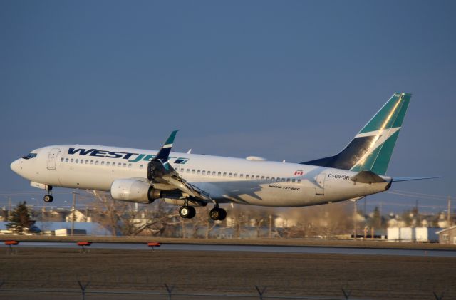 Boeing 737-800 (C-GWSR) - Blue Hour shots 