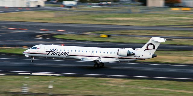 Canadair Regional Jet CRJ-700 (N614QX)