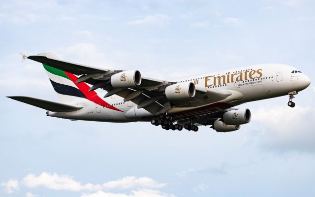 Airbus A380-800 (A6-EOA)