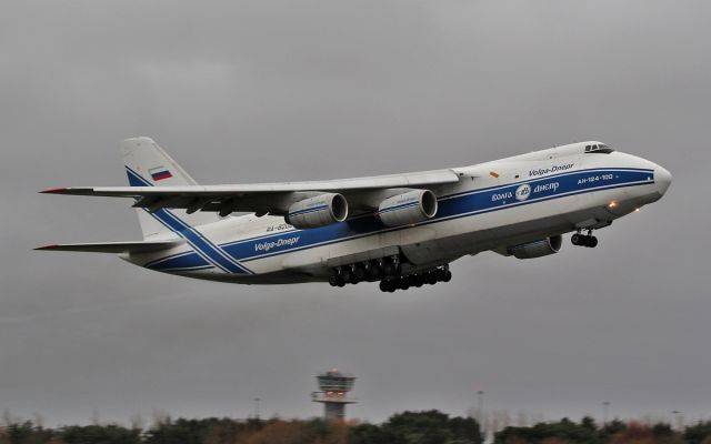 Antonov An-124 Ruslan (RA-82081) - volga-dnepr an-124 ra-82081 dep shannon 14/11/15.