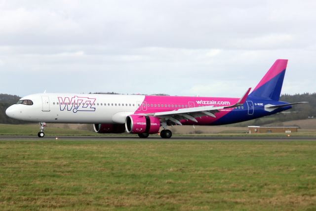 Airbus A321neo (G-WUNE) - Landing on rwy 25 on 15-Mar-24 operating flight WUK4001 from LYBE.